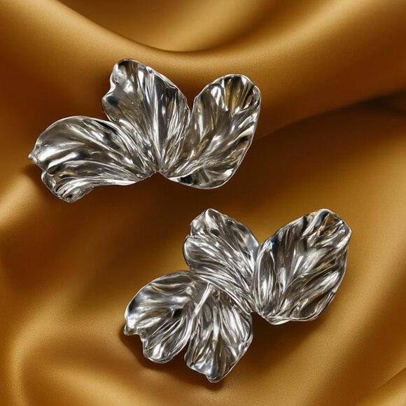 Time and Tru Metallic Silver Leaf Earrings – Lightweight Fashion Jewelry - Picture 1 of 8